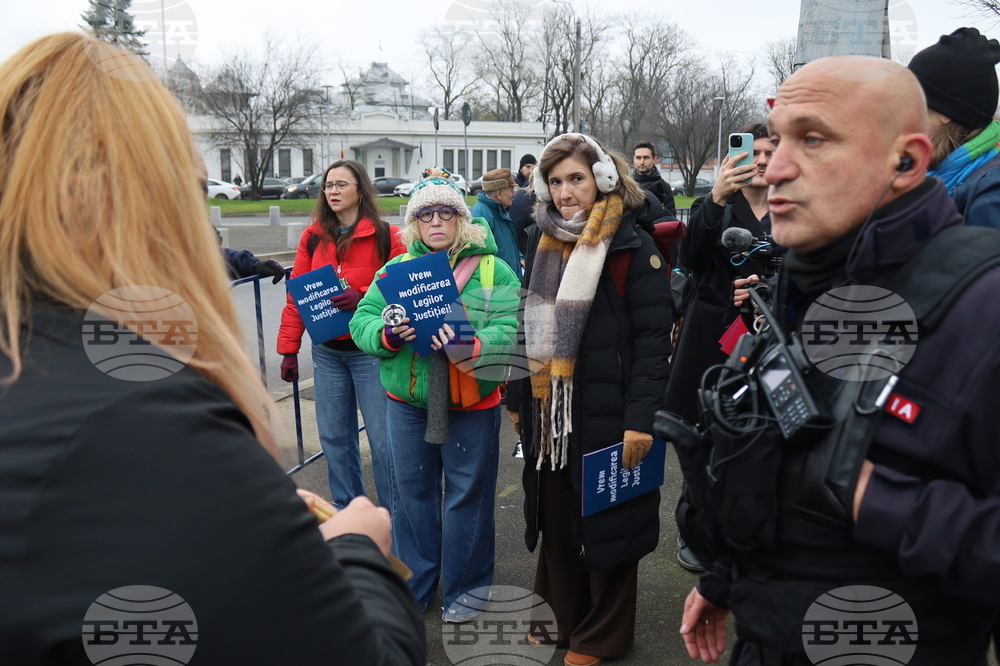 Румъния - Букурещ - президентски дворец Котрочени - демонстрация