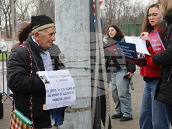 Румъния - Букурещ - президентски дворец Котрочени - демонстрация