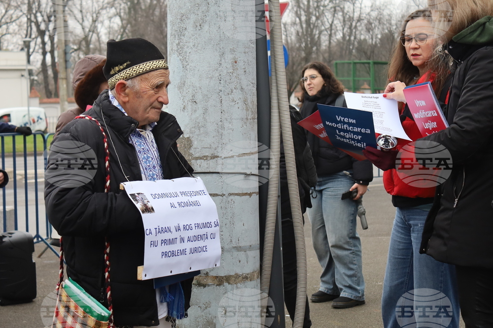 Румъния - Букурещ - президентски дворец Котрочени - демонстрация