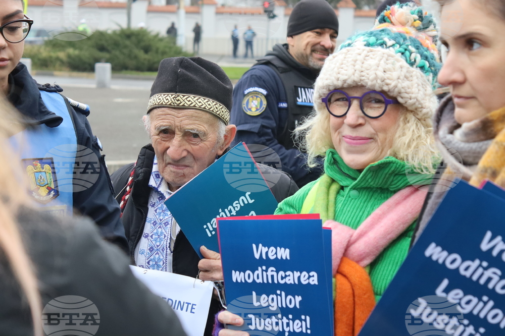 Румъния - Букурещ - президентски дворец Котрочени - демонстрация