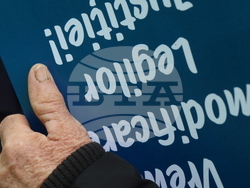 Румъния - Букурещ - президентски дворец Котрочени - демонстрация