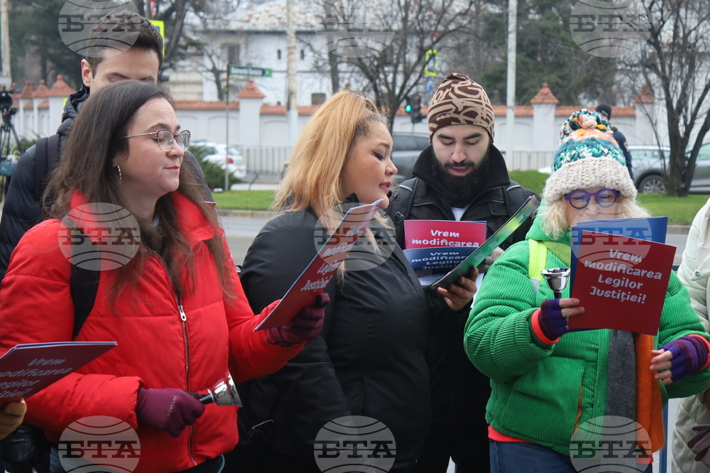 Protest Held Outside Cotroceni Palace During Romanian President's Meeting with Magistrates