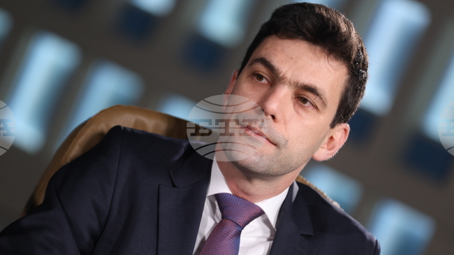 ЕС трябва да изгради „твърда сила“, за да може да заеме по-централна геостратегическа роля, каза евродепутатът Никола Минчев