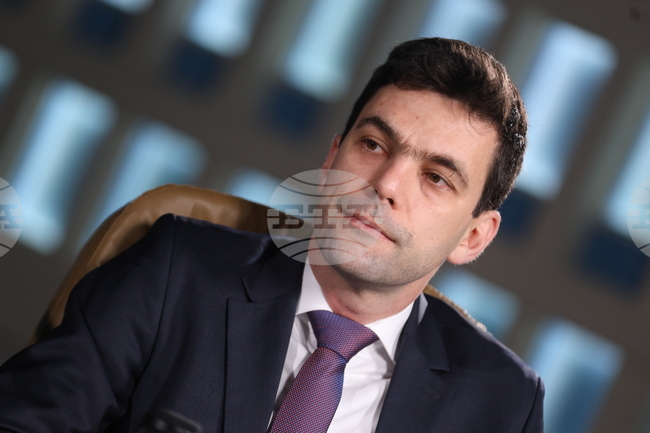 ЕС трябва да изгради „твърда сила“, за да може да заеме по-централна геостратегическа роля, каза евродепутатът Никола Минчев