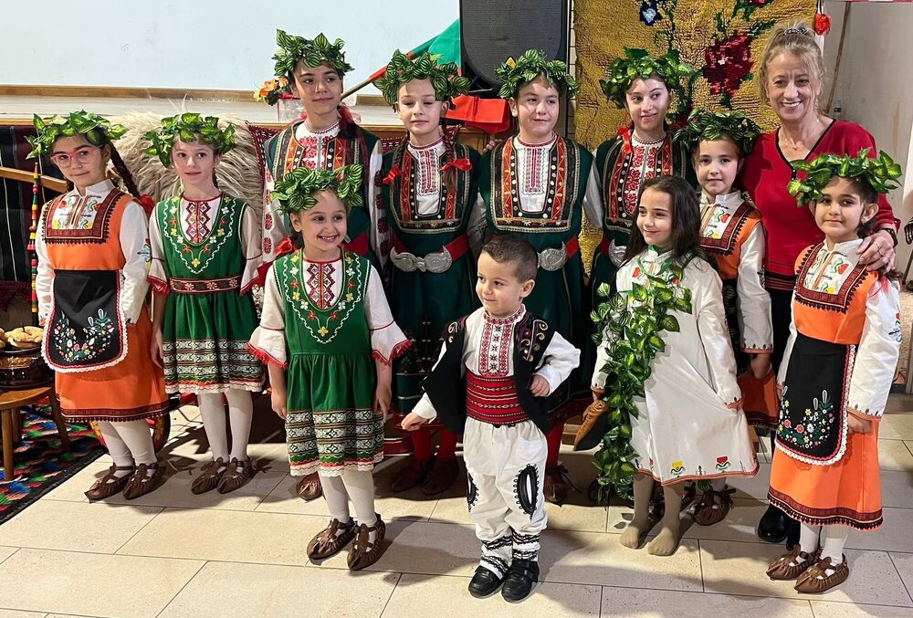 Представители на Детския танцов състав „Зорница“ от Валядолид, Испания, взеха участие в българско фолклорно събитие в Коядо Виялба