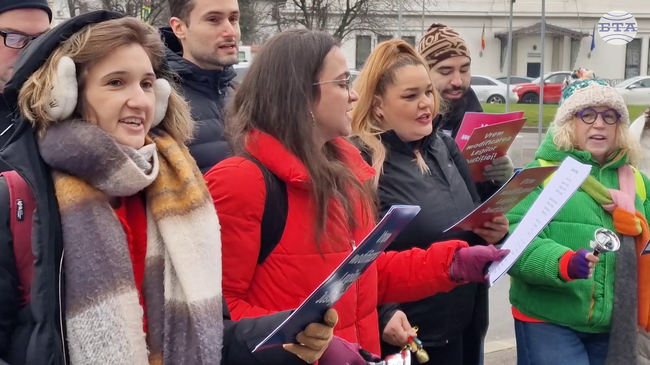 Протест под формата на коледуване се проведе пред президентския дворец Котрочени в Букурещ, докато държавният глава разговаряше с магистрати