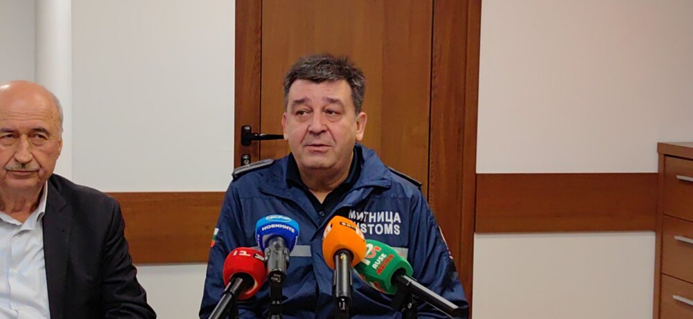 Агенция „Митници“: Обвиненият мъж за контрабанда на над 82 килограма марихуана, открити при митническа проверка в района на Дунав мост –Русе, остава в ареста