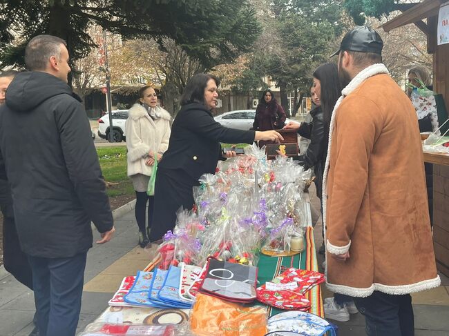 Община Момчилград: Коледен благотворителен базар в Момчилград в подкрепа на Туана Хасан