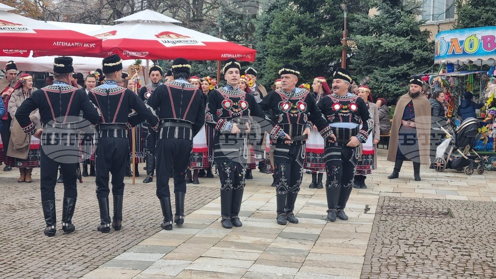 Търговище - коледари - ансамбъл „Мизия“