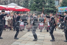 Търговище - коледари - ансамбъл „Мизия“