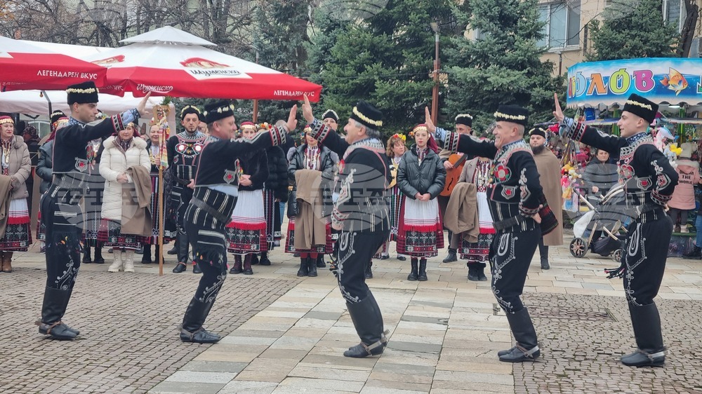 Търговище - коледари - ансамбъл „Мизия“