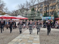 Търговище - коледари - ансамбъл „Мизия“