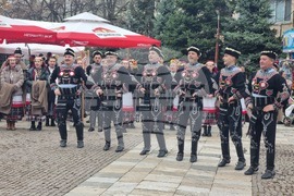 Търговище - коледари - ансамбъл „Мизия“