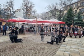 Търговище - коледари - ансамбъл „Мизия“