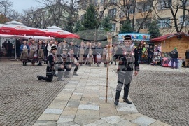 Търговище - коледари - ансамбъл „Мизия“