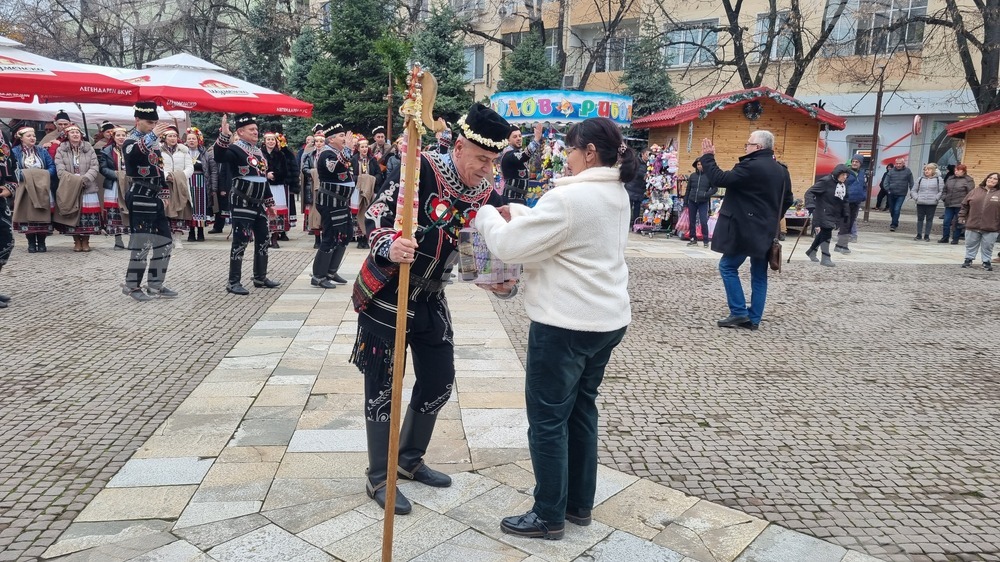 Търговище - коледари - ансамбъл „Мизия“