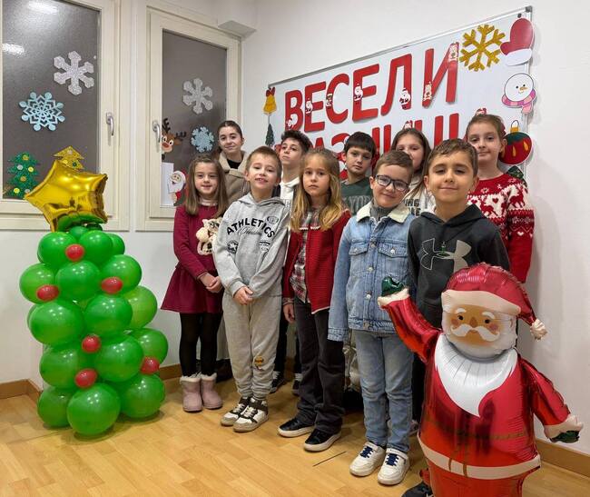 Учениците от Българското училище „Иван Вазов“ в Логроньо, Испания, отбелязаха началото на коледните празници с тържество 