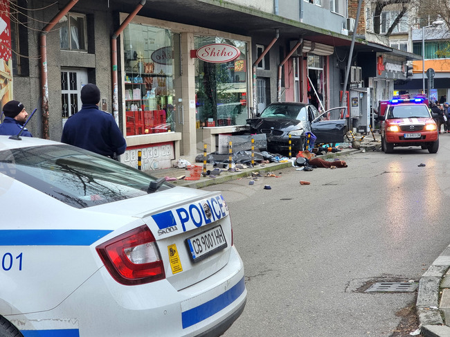 Загинали са трима души при пътни инциденти през изминалото денонощие в страната, 15 са ранени