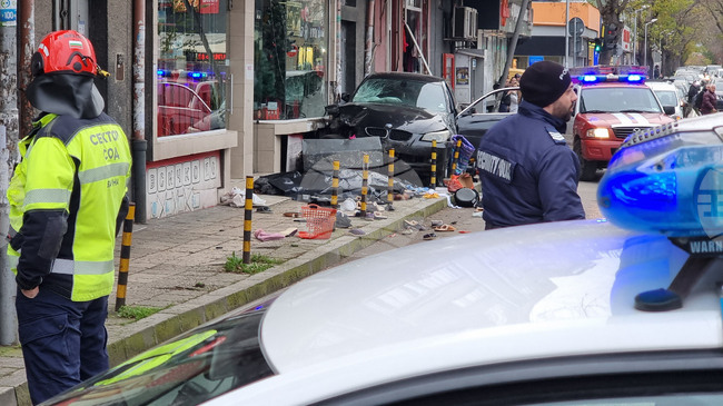 Загинал е един човек, а 17 са ранени при пътни инциденти през изминалото денонощие в страната