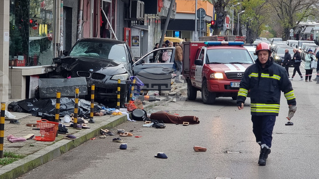 Има пострадали при тежка катастрофа в района на Колхозния пазар във Варна, съобщиха от полицията