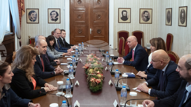 Президентът Румен Радев и ръководството на Асоциацията на банките в България обсъдиха готовността на сектора за въвеждане на еврото