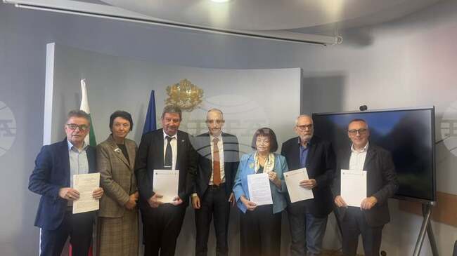 Нов колективен трудов договор за системата на училищното образование беше подписан в МОН, съобщават синдикалните и работодателските организации