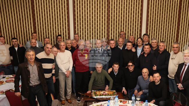 ЦСКА организира коледен обяд за ветераните на клуба