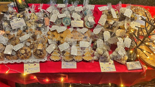 Благотоворителният коледен базар в Шипка събра близо три хиляди лева за две местни каузи