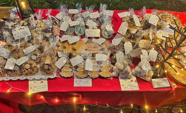 Благотоворителният коледен базар в Шипка събра близо три хиляди лева за две местни каузи