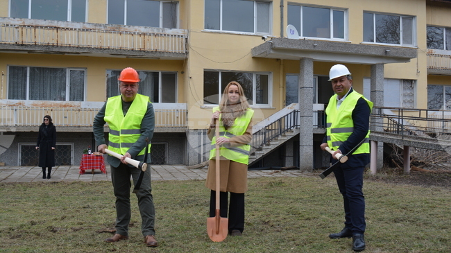 Започна изграждането на две сгради за резидентна грижа за пълнолетни лица с деменция в павликенското село Михалци