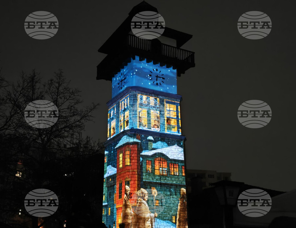 Със спектакълa "Коледуване в Добруджа" и 3D мапинг върху часовниковата кула завърши празничната програма в “Стария Добрич”
