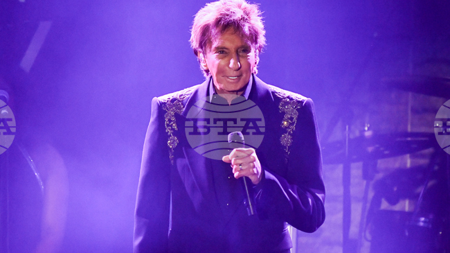 Американският певец Бари Манилоу ще се подложи на операция заради рак