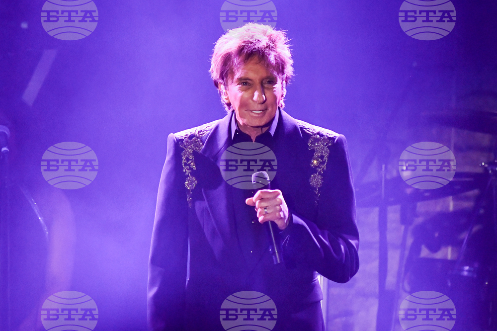 Американският певец Бари Манилоу ще се подложи на операция заради рак