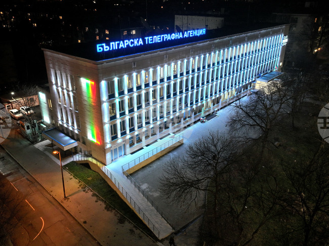 Българска телеграфна агенция - сграда - празнично осветление за Коледа