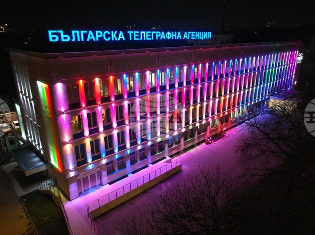 Българска телеграфна агенция - сграда - празнично новогодишно осветление