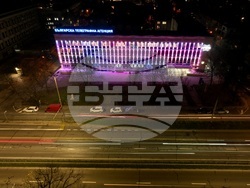Българска телеграфна агенция - сграда - празнично новогодишно осветление