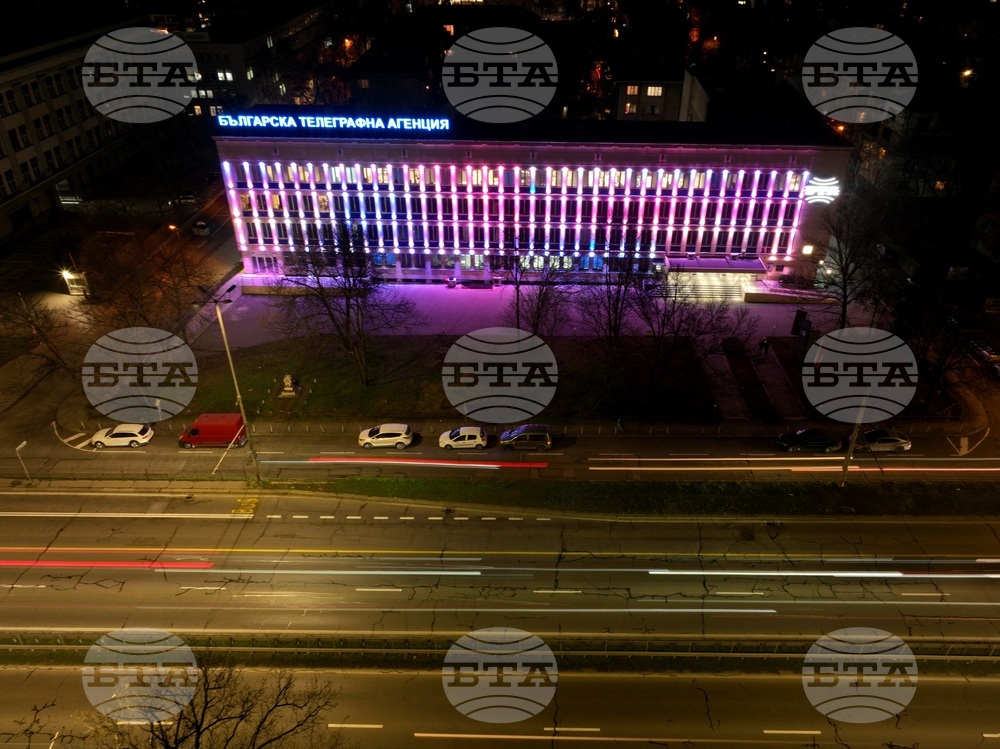 Българска телеграфна агенция - сграда - празнично новогодишно осветление