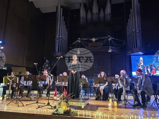 Духовият оркестър в Добрич представи празничния концерт „Духът на Коледа“