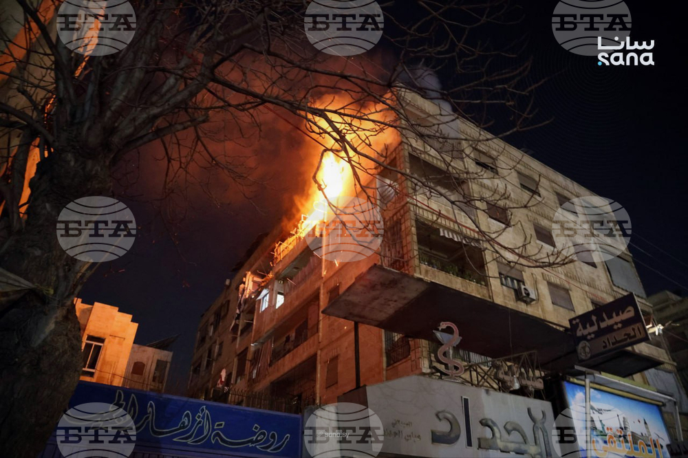 Най-малко двама души бяха убити в Алепо при нападения, за които сирийските правителствени сили и кюрдските сили се обвиниха взаимно