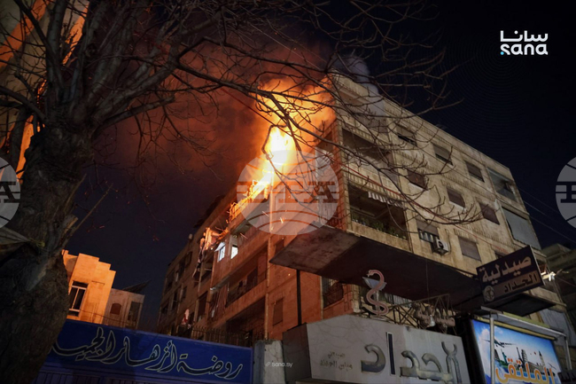 Най-малко двама души бяха убити в Алепо при нападения, за които сирийските правителствени сили и кюрдските сили се обвиниха взаимно