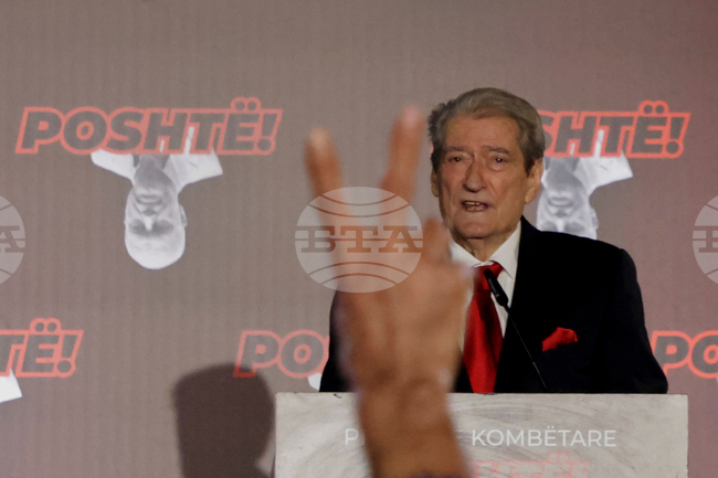 Лидерът на основната опозиционна партия в Албания призова за засилване на демонстрациите срещу настоящото правителство през януари