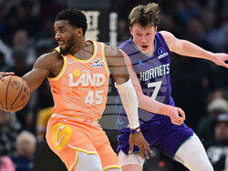 Hornets Cavaliers Basketball