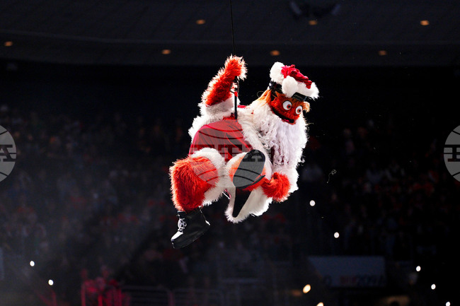 Филаделфия спечели гостуването си на Чикаго в Националната хокейна лига