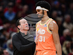 Hornets Cavaliers Basketball