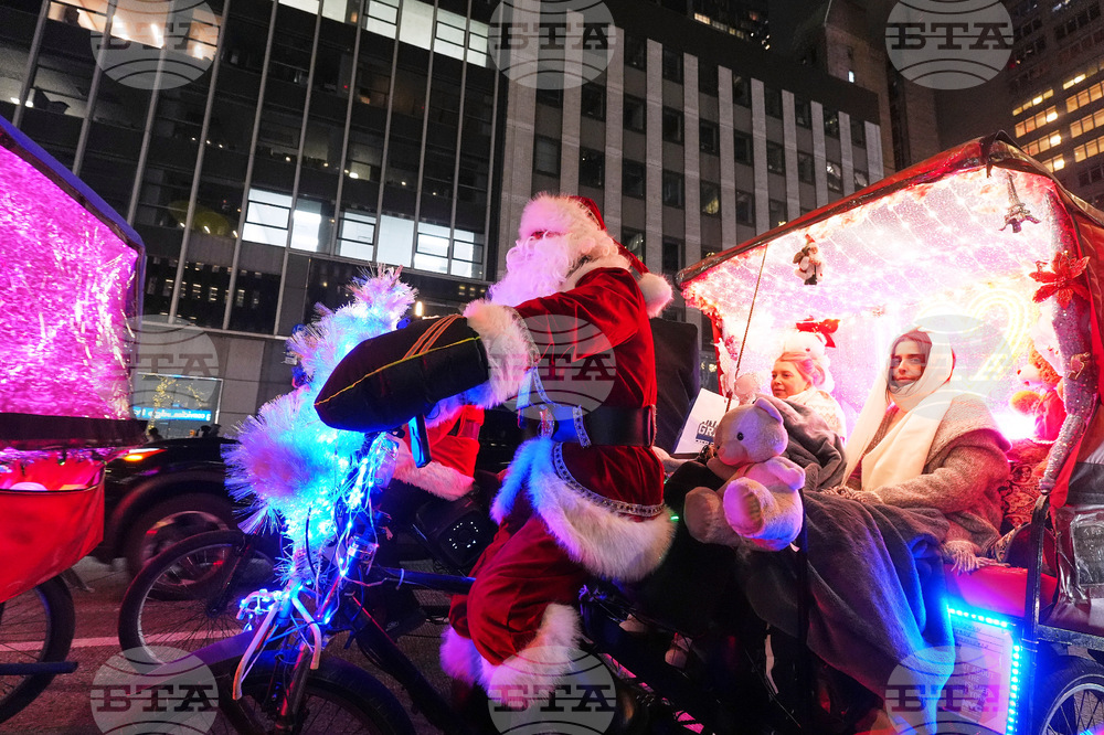 New York Daily Life Holiday Lights