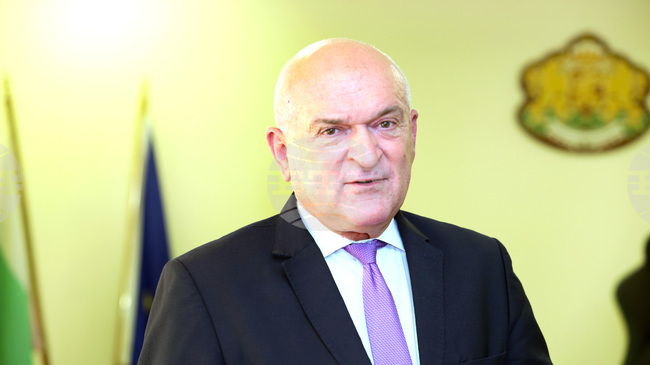 Сметната палата е намалила администрацията си с 10 процента през 2025 г., засилва усилията за привличане на млади одитори 