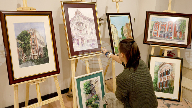 Изложба на ученически рисунки популяризира творчеството на четирима знакови за Варна архитекти 
