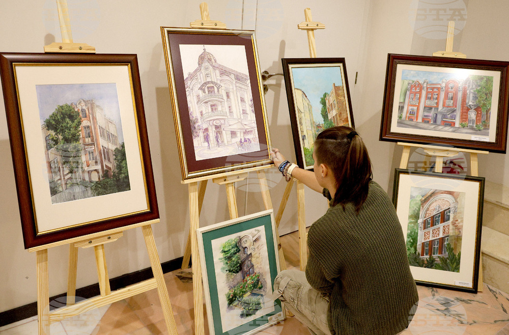 Изложба на ученически рисунки популяризира творчеството на четирима знакови за Варна архитекти 