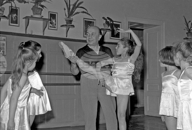 Балетната школа към Образцовото народно читалище „Заря - 1858“ в Хасково през 1960 година