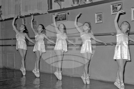 Балетната школа към Образцовото народно читалище „Заря - 1858“ в Хасково през 1960 година